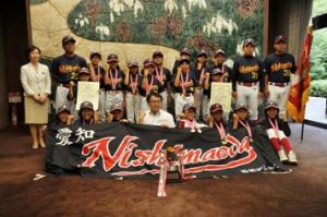 平成24年8月15日　全日本小学生女子ソフトボール大会優勝チームの表敬訪問