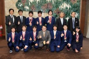 平成25年3月28日　「第2回科学の甲子園全国大会」総合優勝の県立岡崎高等学校チームの知事表敬訪問