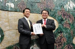 平成25年3月13日　風見しんごさんがテレビＣＭでドライバーに法令遵守・マナー向上を訴えかけます
