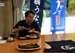 愛知県産「うなぎ」のＰＲ～知事がうなぎ料理を試食しました～