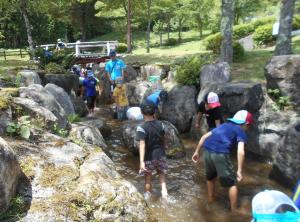 山の大自然　夏休みは川遊びで大満喫！