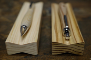 杉と檜の木材を使用したペンとペントレー２