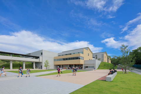 瀬戸市にじの丘学園 外観