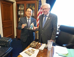 250409ハル・ロジャース下院議員