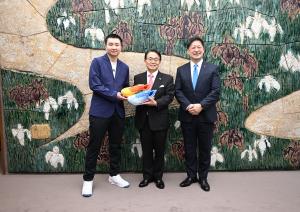 富永啓生選手表敬訪問