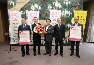 「ローズの日」に向けた知事表敬訪問