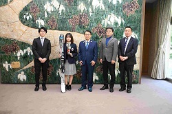 0520フリースタイルスキー国際大会「ヨーロッパカップ」優勝者の訪問