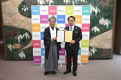 0527情報経営イノベーション専門職大学との連携協定式