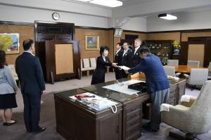 古瀬副知事への辞令交付