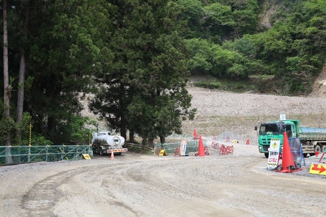 残土置き場と道路の様子