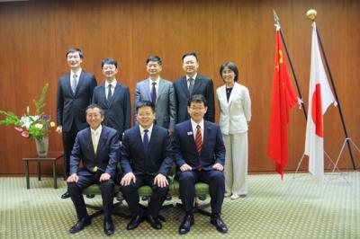 江蘇省人民代表大会常務委員会友好代表団の表敬訪問の画像