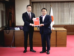 0807鈴木法務大臣.jpg