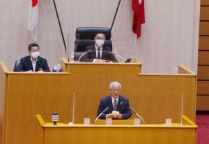 本会議場のようす（アクリル板の画像2）