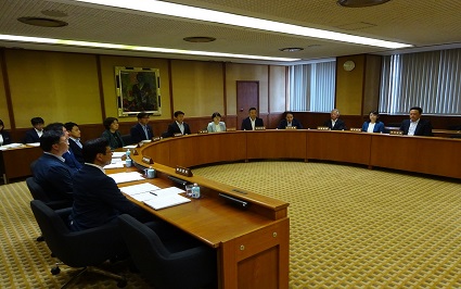 経済労働委員会の審査風景画像