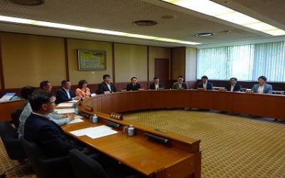 建設委員会の審査風景画像