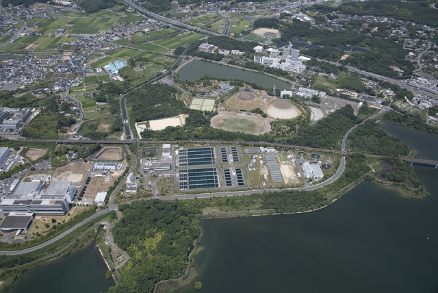 尾張東部浄水場と愛知池の画像