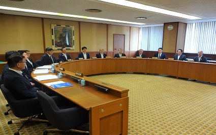 経済労働委員会の審査風景画像