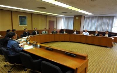 農林水産委員会の審査風景画像