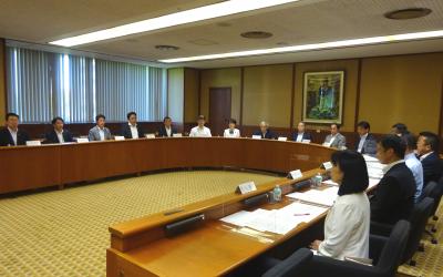 新型コロナウイルス感染症対策特別委員会の審査風景画像
