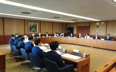 新型コロナウイルス感染症対策特別委員会の審査風景画像