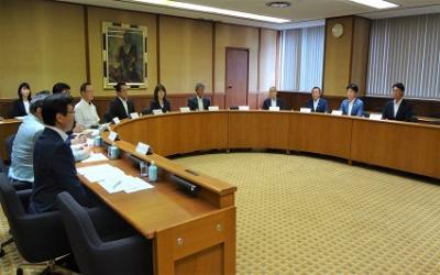 安全・安心対策特別委員会特別委員会の審査風景画像