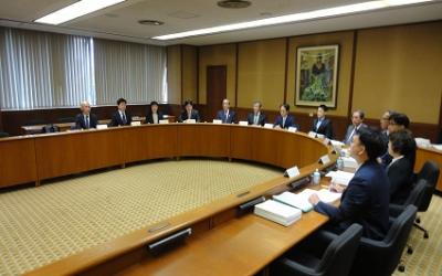 一般会計・特別会計決算特別委員会の審査風景画像
