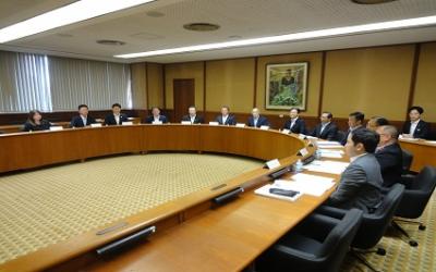 公営企業会計決算特別委員会の審査風景画像