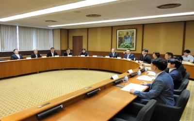 デジタル化・地方創生調査特別委員会の審査風景画像