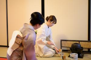 着物を着た茶道体験