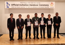 56 公式招待状ハンドオーバーセレモニー