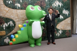 80 ワニー参事官