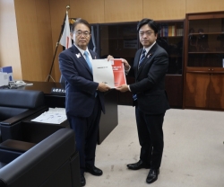 金子内閣府大臣政務官要請