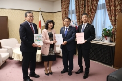 片山財務大臣要請1