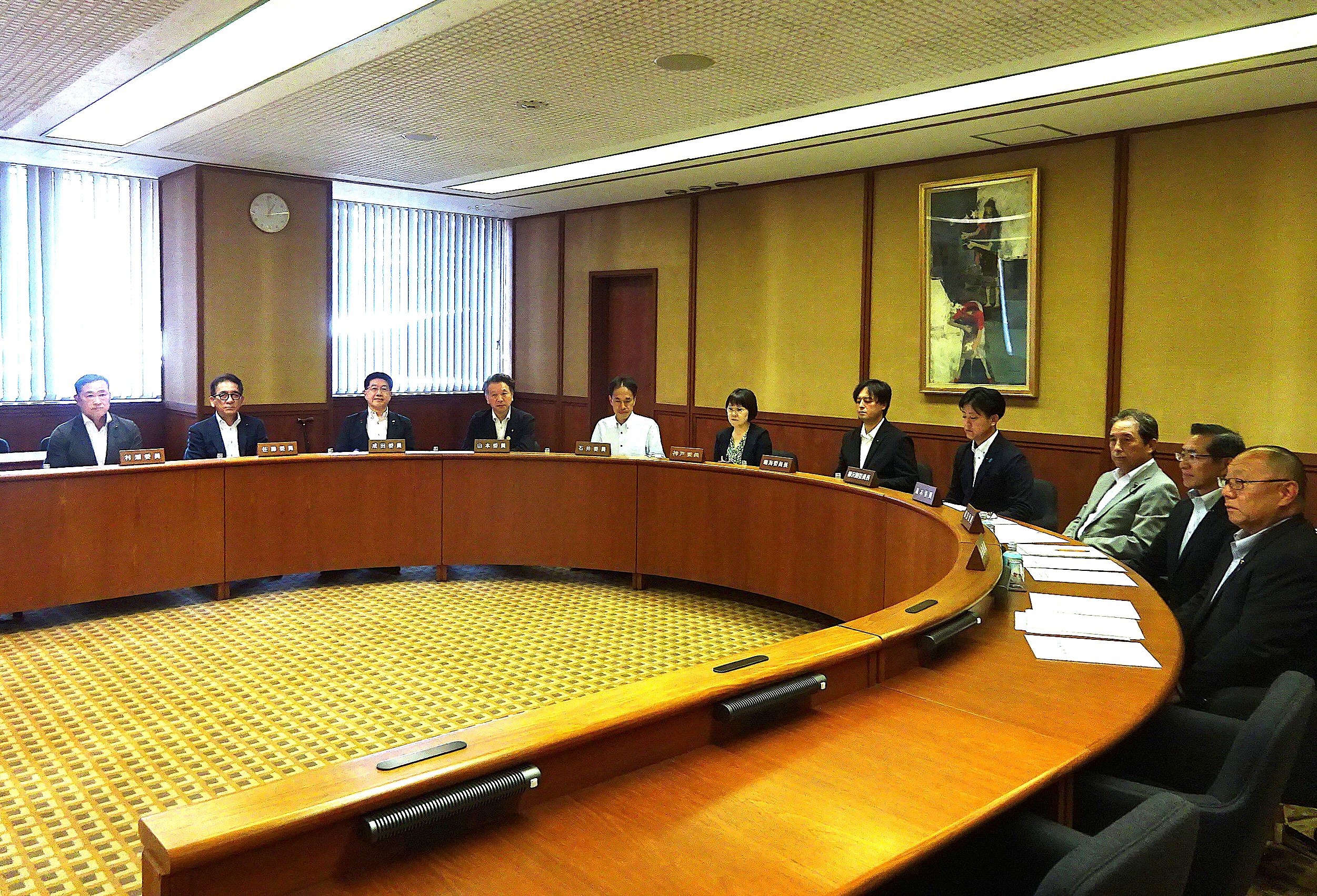 県民環境委員会の審査風景画像
