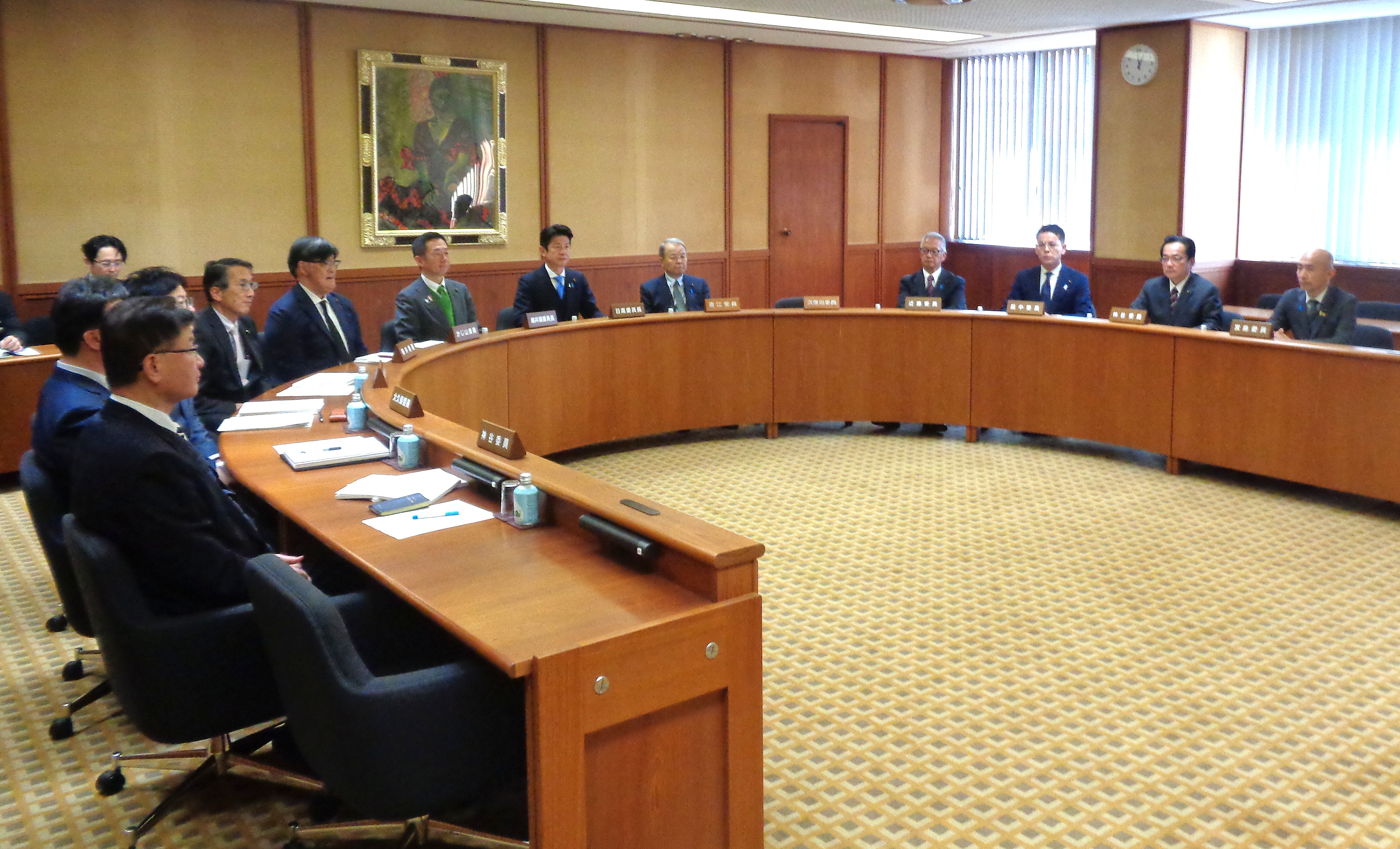 経済労働委員会の審査風景画像