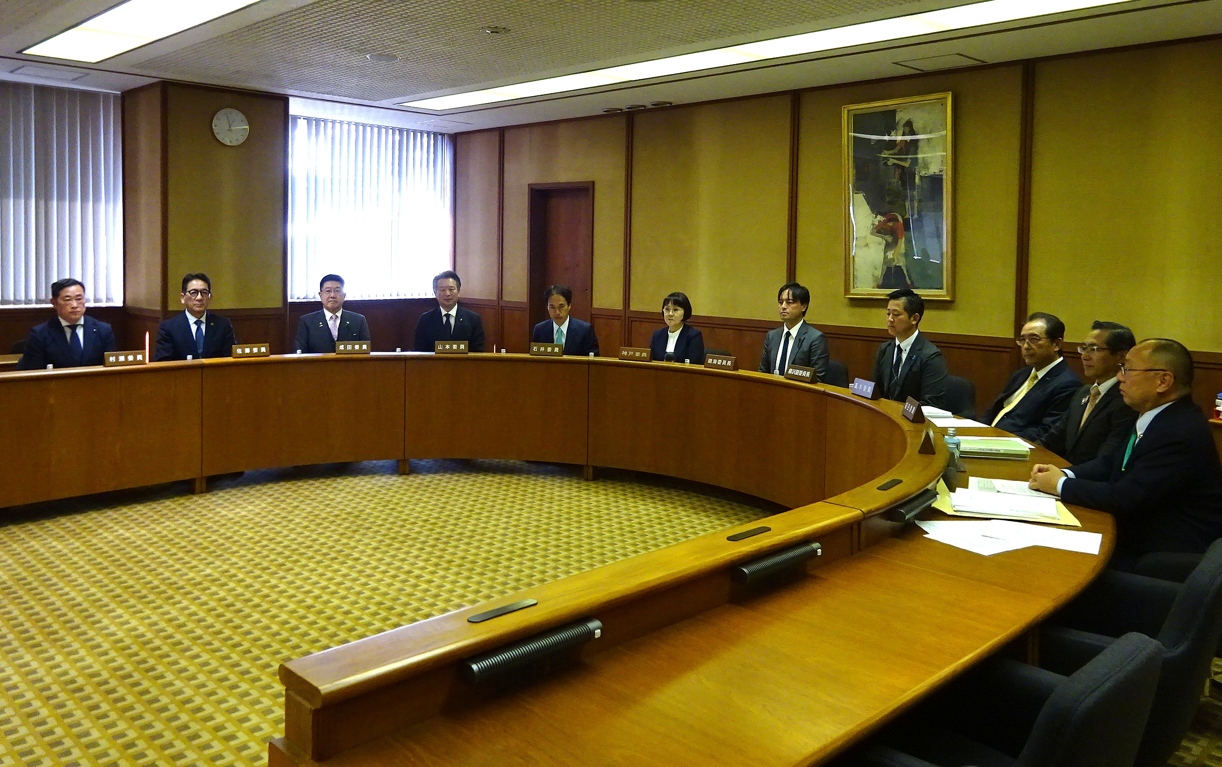 県民環境委員会の審査風景画像