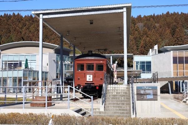 茶色い戦前の電車