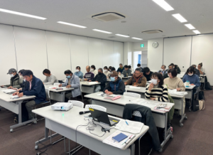 熱心にセミナーの内容に耳を傾ける受講者の様子