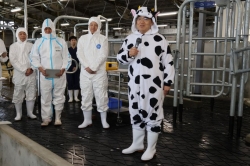 0408-2 畜産メタン削減実証事業の視察.jpg