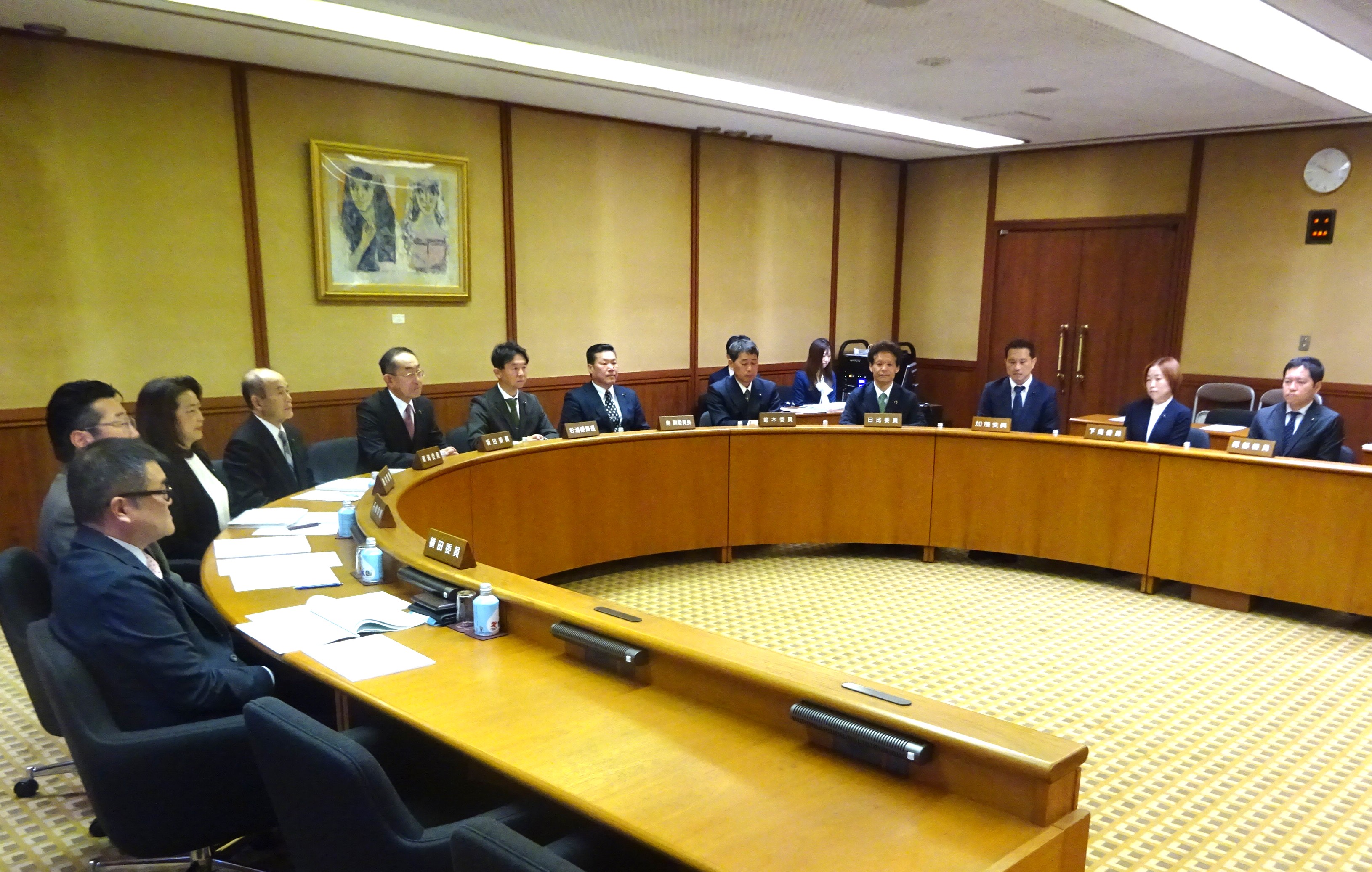 福祉医療委員会の審査風景画像