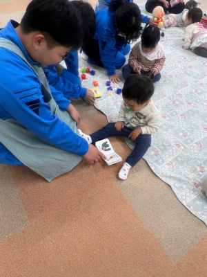 中学生 赤ちゃん抱っこ体験