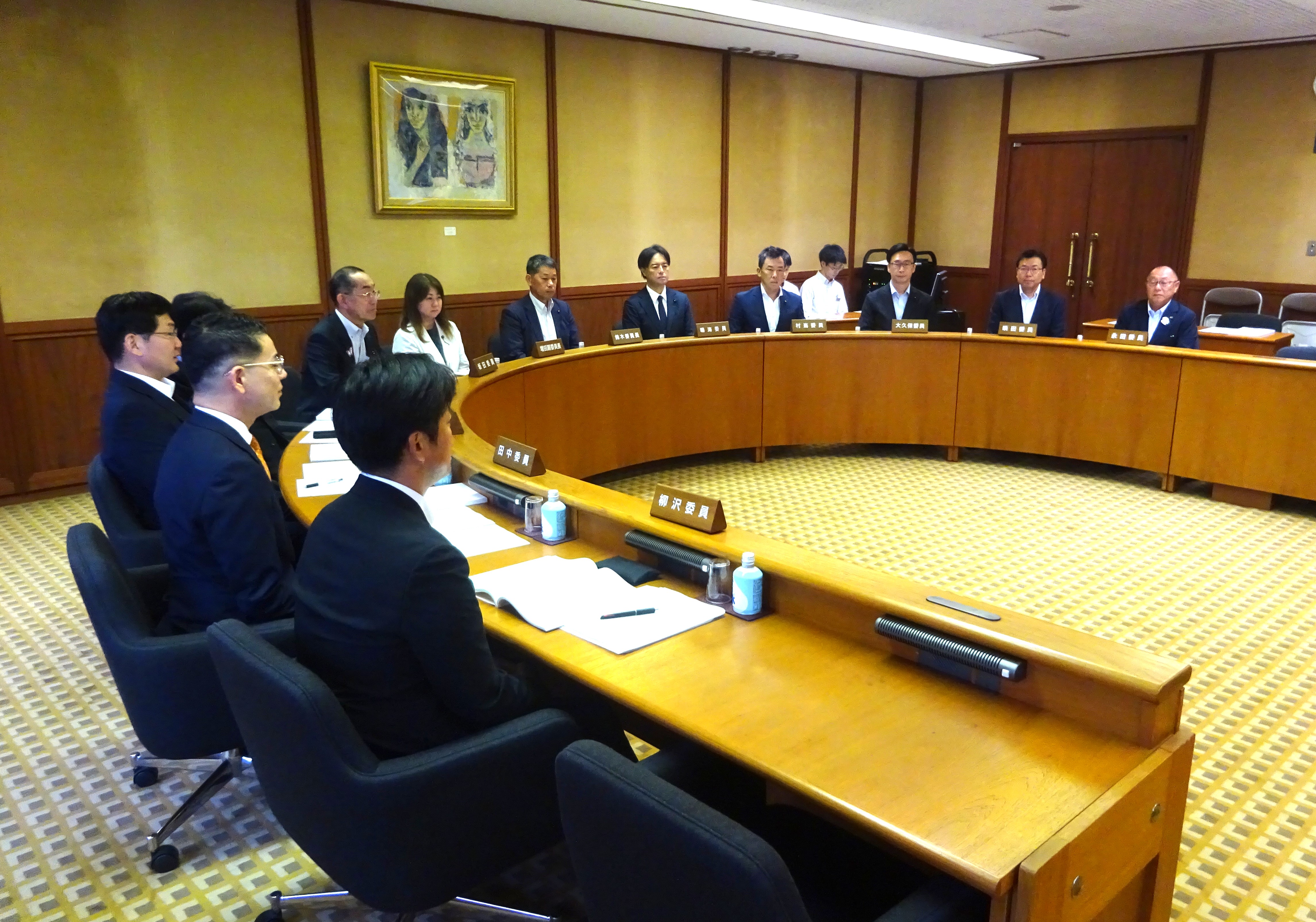 福祉医療委員会の審査風景画像