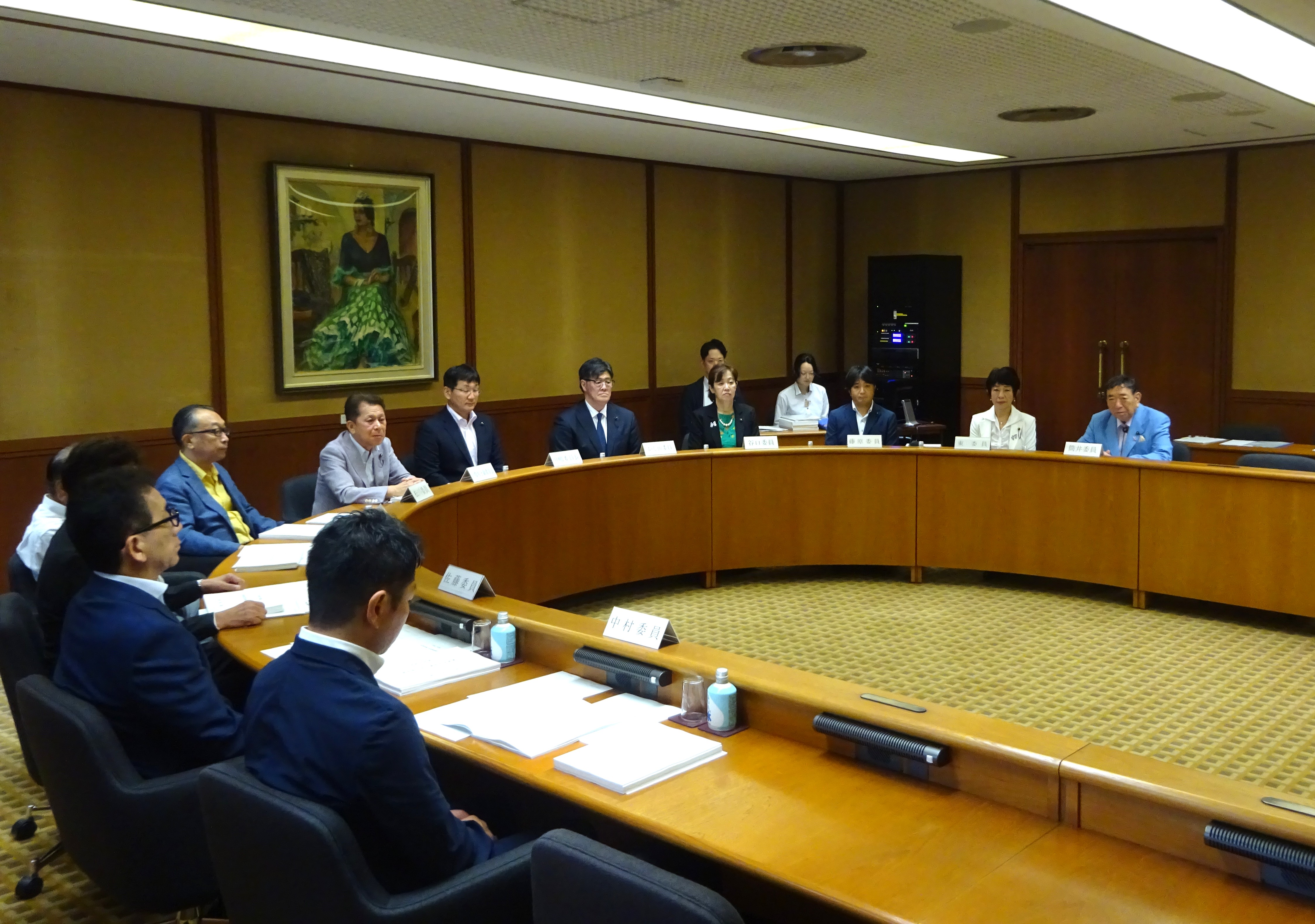 公営企業会計決算特別委員会の審査風景画像