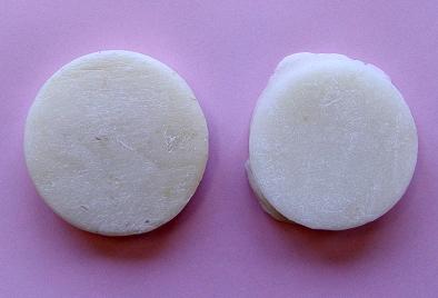 のし餅のサンプル（左：ココノエモチ、右：中部糯110号）