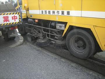 道路清掃車による清掃の様子