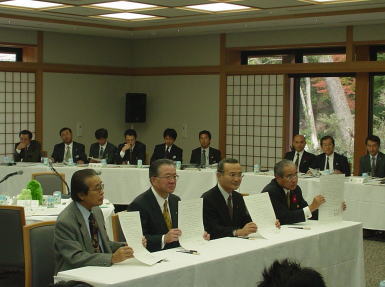 平成16年11月8日開催の東海三県一市知事市長会議の様子