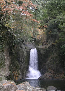 鳴沢の滝