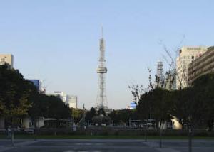 名古屋テレビ塔と１００ｍ道路