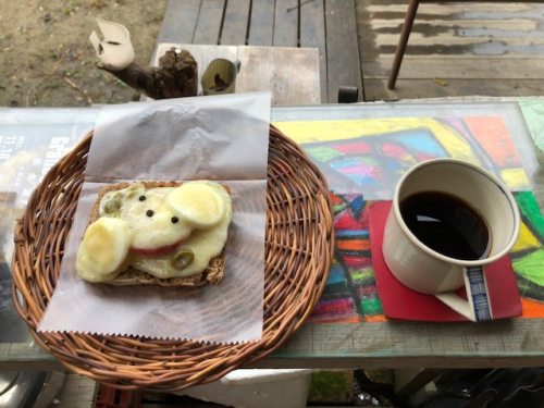 ランチにいただいたパン＆コーヒー