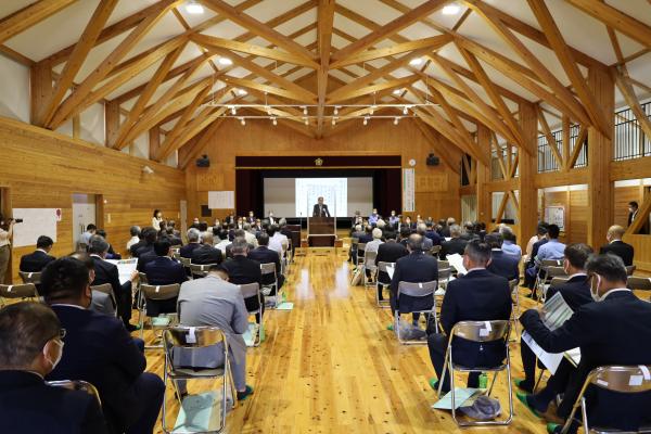 名倉小学校まるねホール